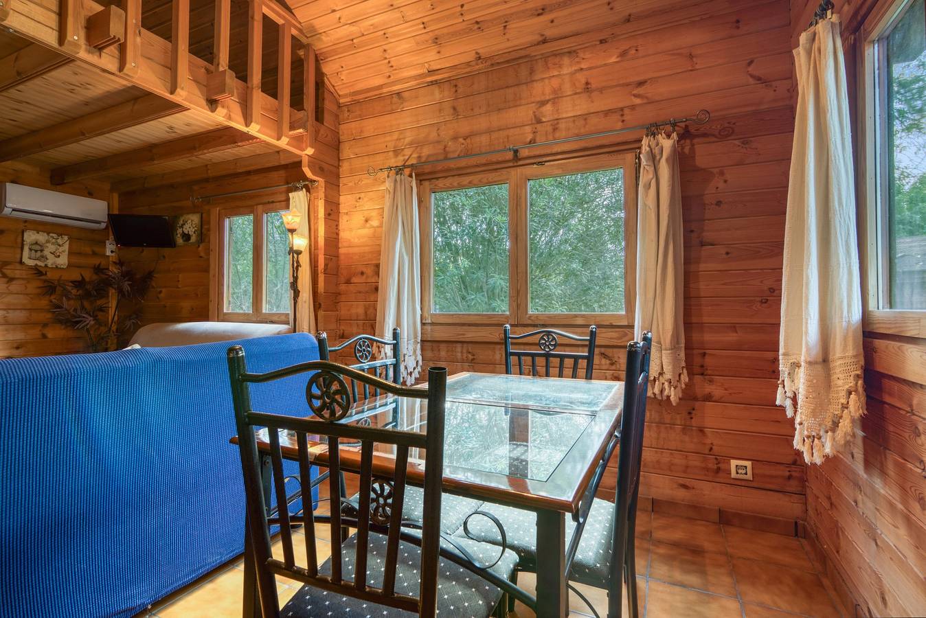 Apartamento entero, Null 'Entre Viejos Olivos 4' con vistas a la montaña, piscina compartida y aire acondicionado in Benicolet, Provincia de Valencia