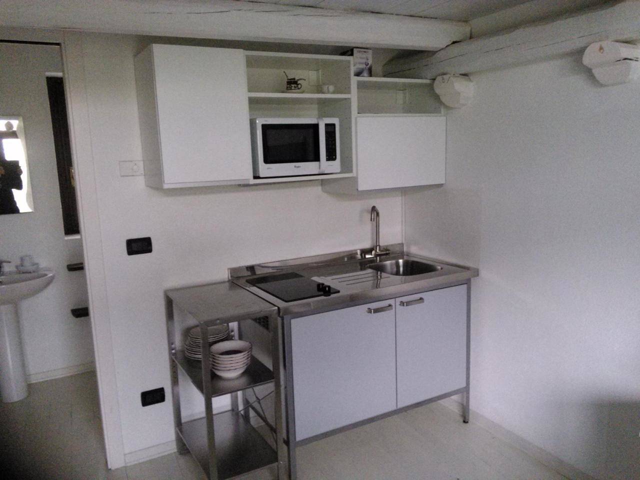 Appartement entier, La Meridiana, monolocale in cascina ristrutturata in Boves, Province de Coni
