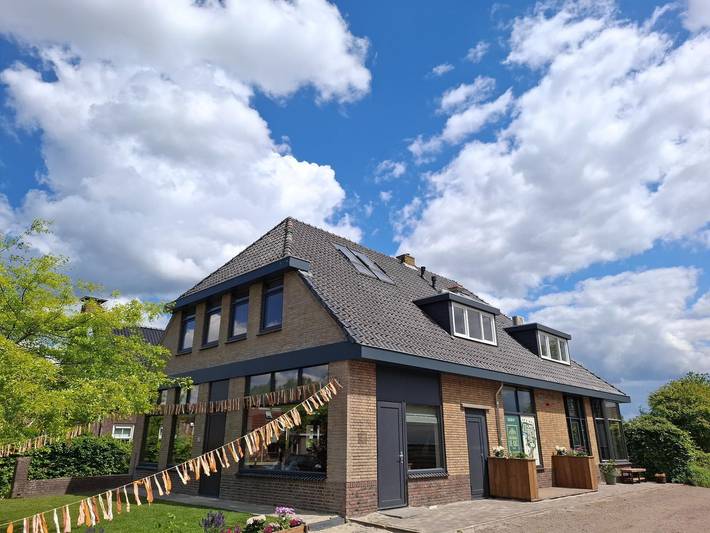 Ferieudlejning for 40 personer, med have i Holland