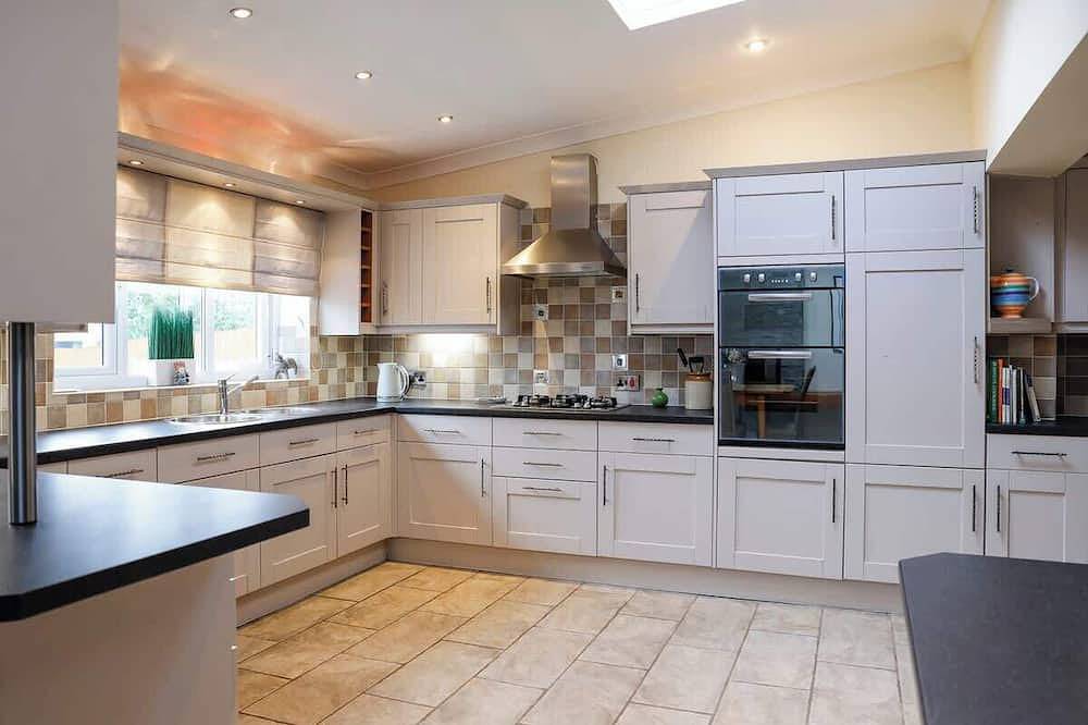 Stylish Family Home Close To City Centre + Parking in Cardiff, Cardiff en omgeving