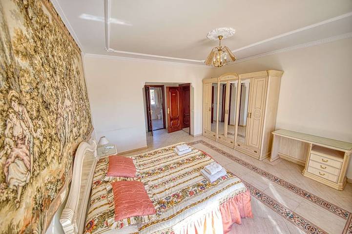 Villa élégante et très spacieuse avec piscine privée et vue imprenable. in Torremuelle, Benalmádena