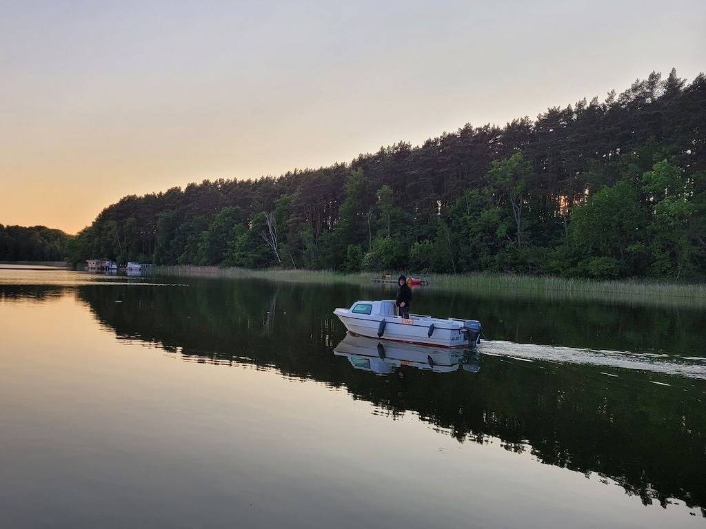 Mit Sauna und Boot am See "C" in Badestrand Pian, Himmelpfort
