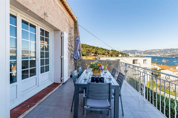 Appartement de vacances entier, Bel appartement vue mer, Clim, Wifi, plage et commerces à pied in Saint-Mandrier-sur-Mer, Côte méditerranéenne (France)
