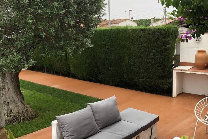 Detached house with a private garden and swimming pool; air conditioning, Wi-Fi, Internet in La Escala, Alt Empordà