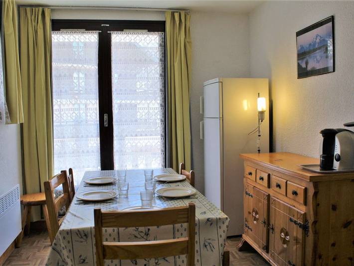 Ganze Wohnung, Gemütliche 3-Zimmer-Wohnung, 100m von den Pisten entfernt, mit Balkon und nahe Geschäfte in Station de Risoul, Risoul