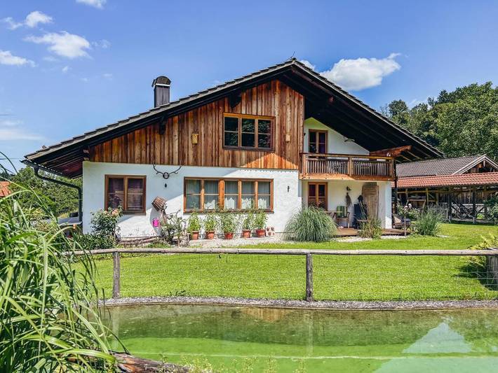 Ferienwohnung für 2 Personen, mit Terrasse und Garten sowie Pool und Ausblick