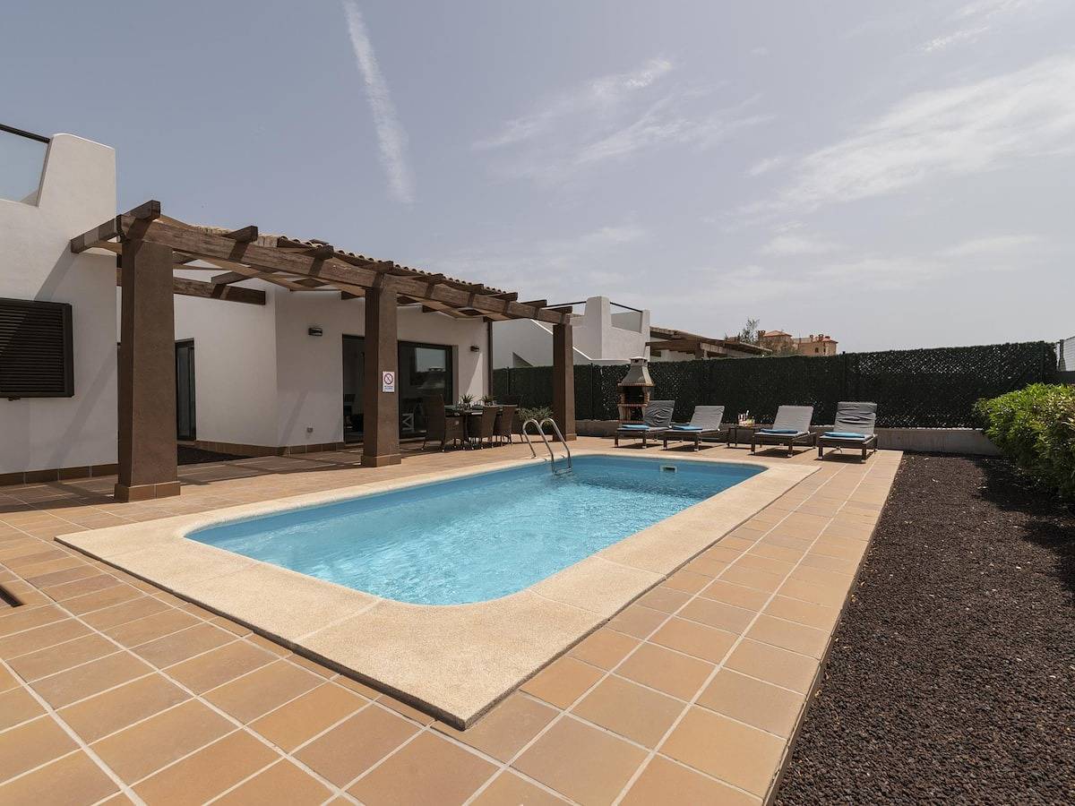 Lightbooking Pueblo Majorero piscina climatizada Jove 10 in Antigua, Fuerteventura