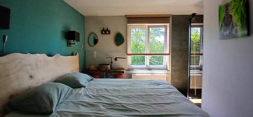 Gîte pour 2 personnes, avec jardin dans Harre