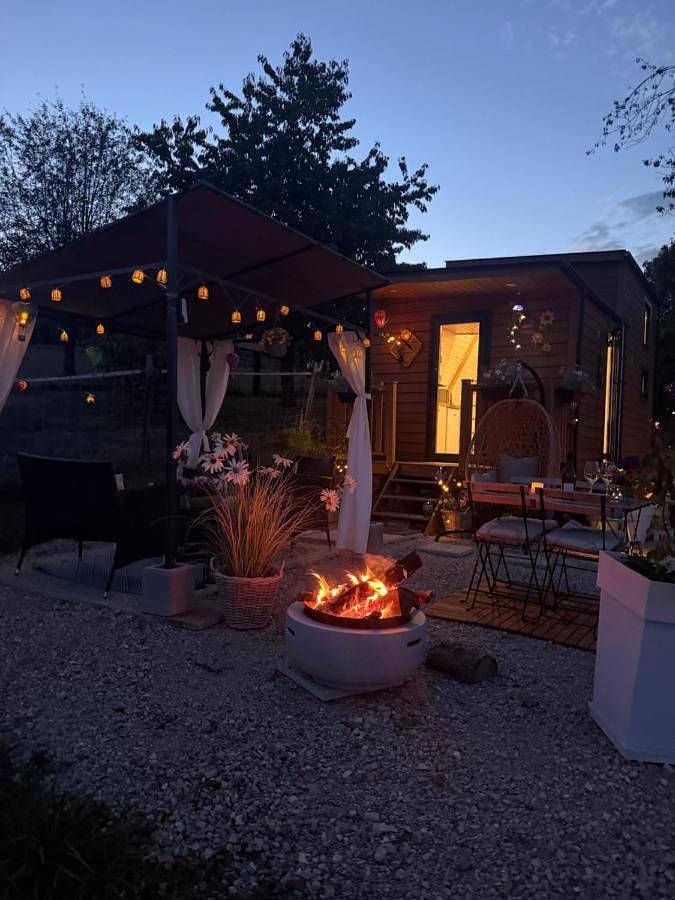 Camping pour 2 personnes, avec Balcon et Terrasse ainsi que Jardin et Vue dans Gex