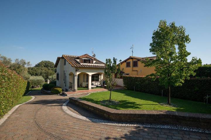 Location de vacances pour 9 personnes, avec Balcon et Terrasse ainsi que Jardin et Piscine à Bracciano - 3