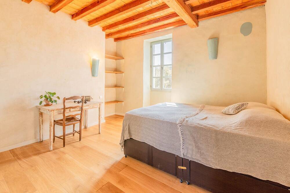Retraite bucolique au coeur d'un château provençal in Roquemaure, Région de Nîmes