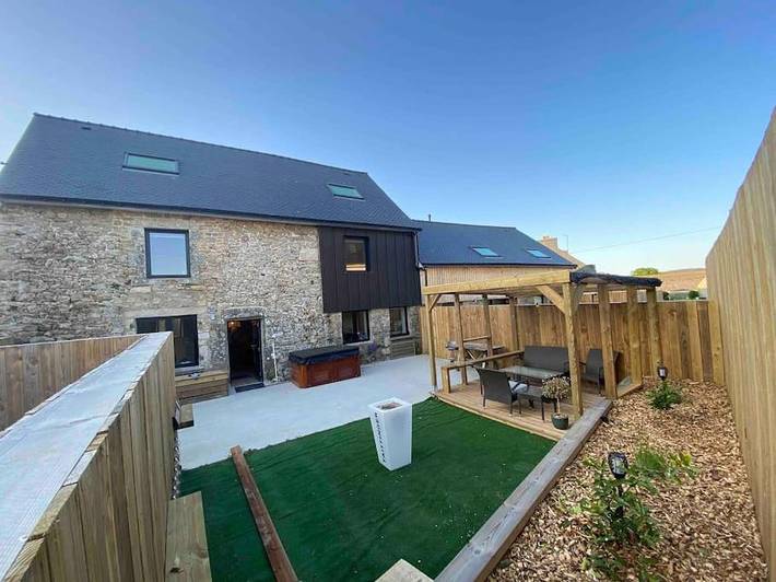 Gîte pour 10 personnes, avec jacuzzi et terrasse à Saint-Jean-Brévelay