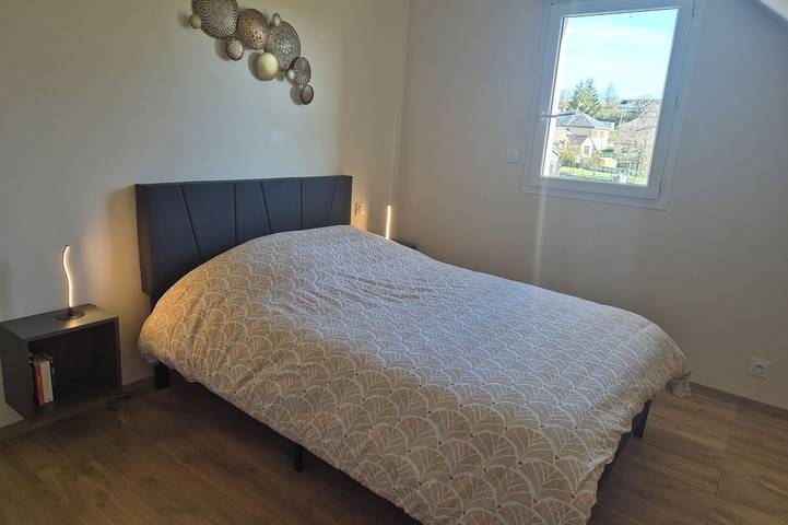 Location de vacances pour 4 personnes à Salles-Curan - 2