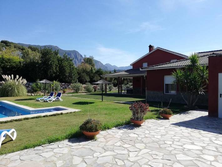 Casa rural para 16 personas, con Terraza además de Jardín y Piscina en Ubrique - 2