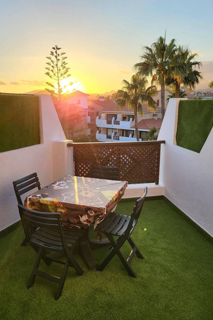 Apartamento para 3 personas, con Balcón y Terraza además de Jardín y Vistas en Golf del Sur