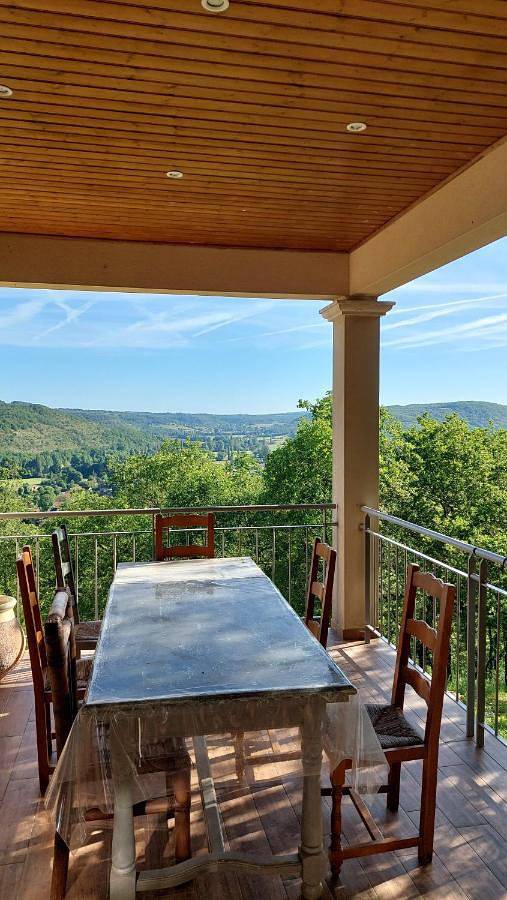 Location de vacances pour 15 personnes, avec vue et jardin ainsi que piscine et terrasse, animaux acceptés à Saint-Germain-du-Bel-Air - 2