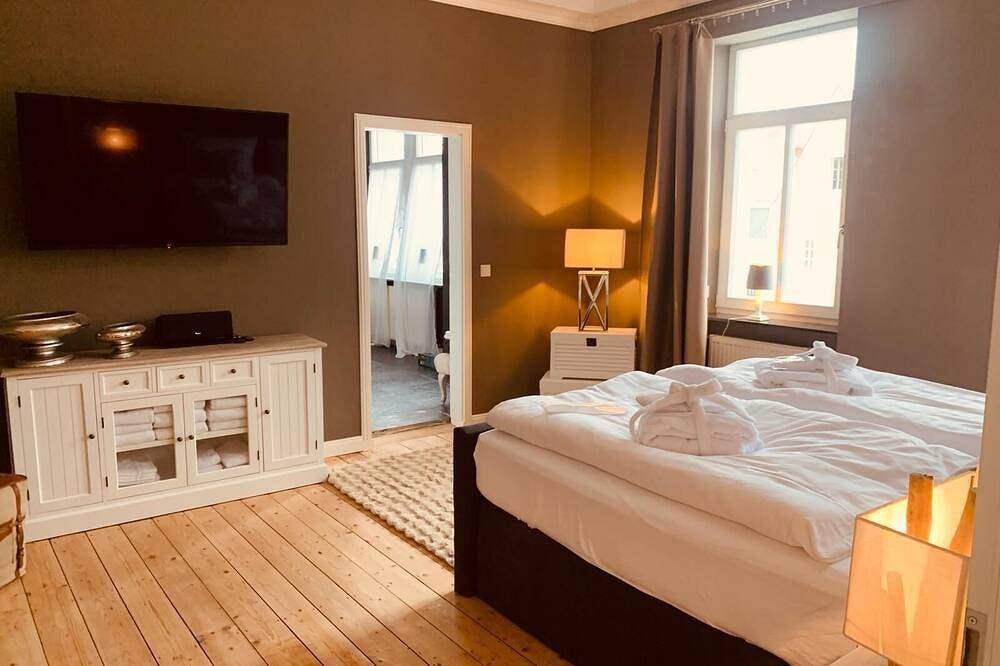 Haus für 8 Pers. 4x Schlafz, 4x Bad, Wellnessbereich, Dachterrasse, Hof, 1A-Lage in Freinsheim, Pfälzer Rheinebene
