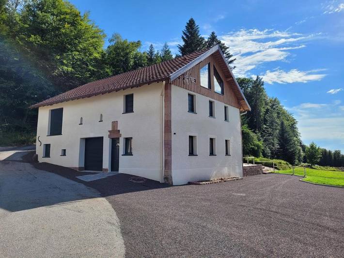 Location de vacances pour 14 personnes, avec jacuzzi et jardin, adapté aux familles à Tendon (Vosges)
