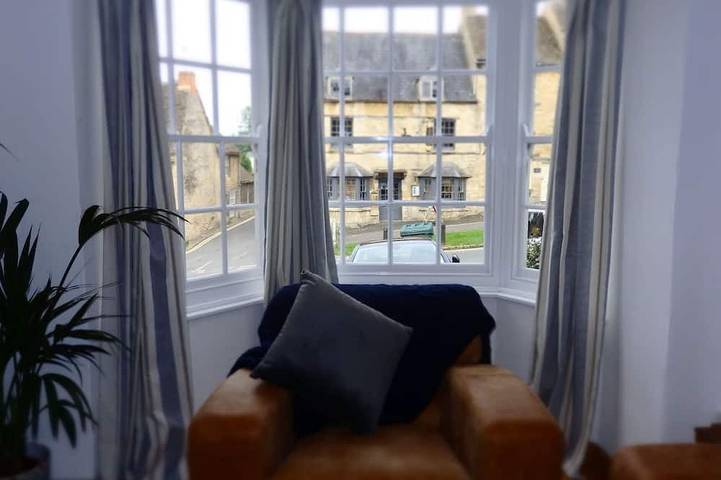 Log cabin for 4 people, with garden, with pets in Burford