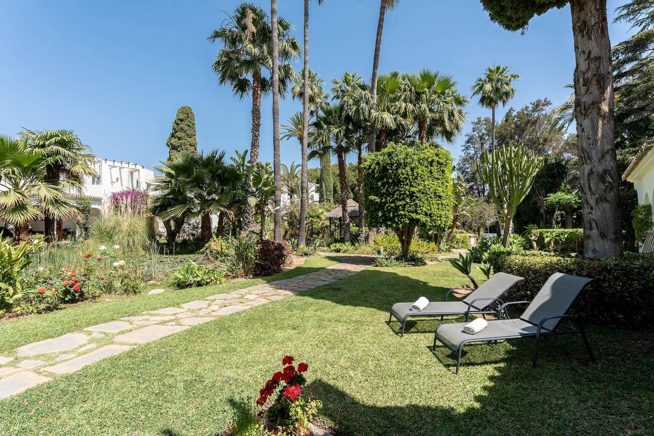 Casa de vacaciones 'Karma' con piscina compartida, Wi-Fi y aire acondicionado in Mijas Golf, Mijas