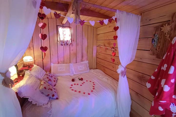 Gîte pour 2 personnes, avec jardin à Boucé