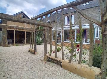 Gîte pour 10 personnes, avec jardin à Pont-d'Ouilly