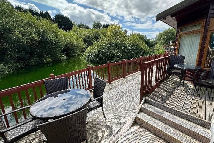 Cottage for 4 people, with Balcony and Garden as well as Lake view in Lancashire