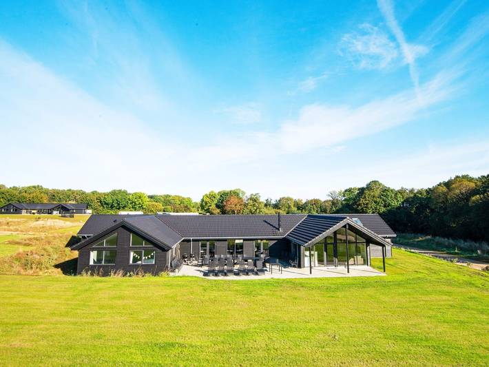 Ferienhaus für 30 Personen, mit Whirlpool und Terrasse sowie Pool und Sauna in Mommark