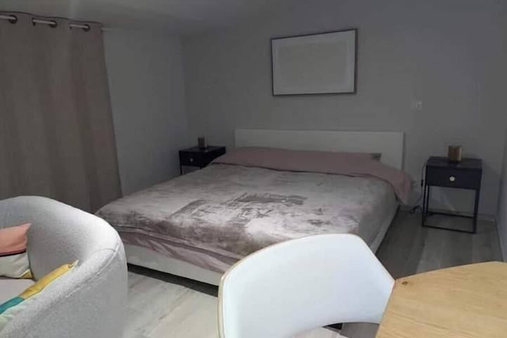 Villa located a 10-minute walk from the charming Provençal village of Grans in Grans, Mittelmeerküste (Frankreich)