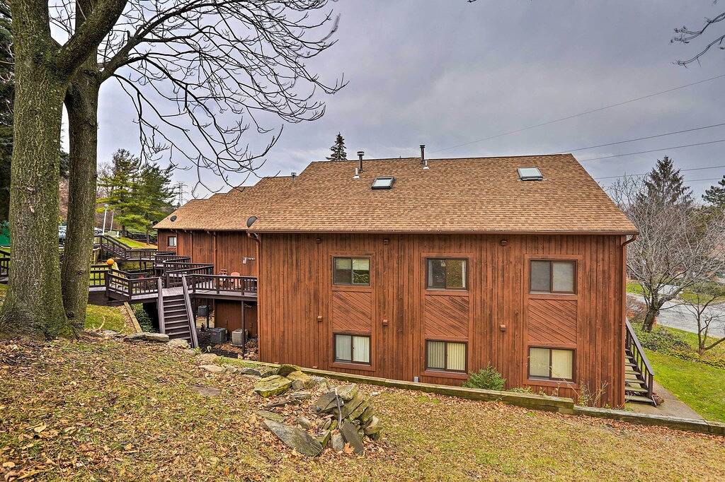 Pet-Friendly Townhome w/ Community Hot Tub! in Mountain Creek
