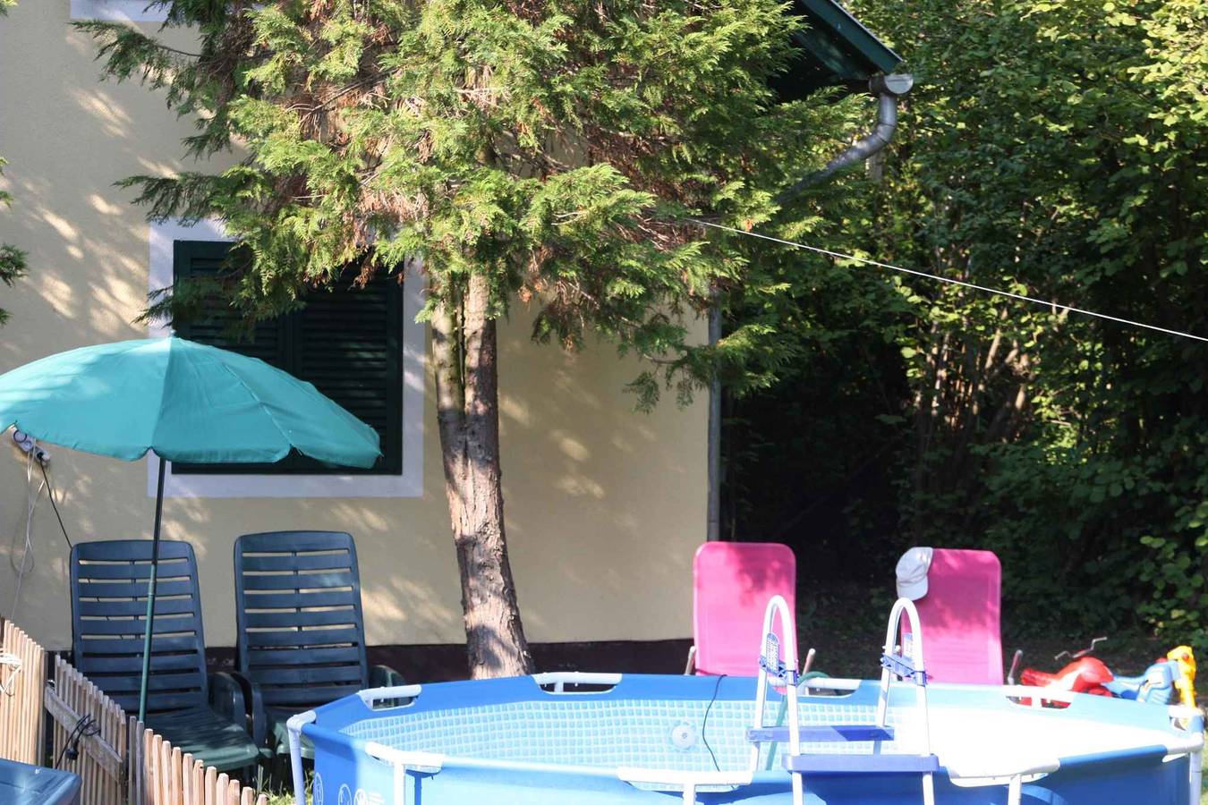 Ferienhaus mit 2 Terrassen und Pool in der Nähe vom Strand  in Balatonmariafürdö, Plattensee Südufer