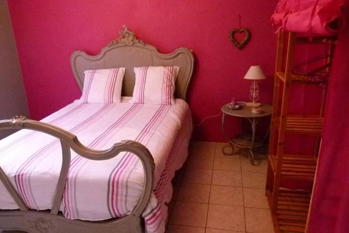 Gîte pour 5 personnes, avec terrasse et jacuzzi à Bellegarde - 4
