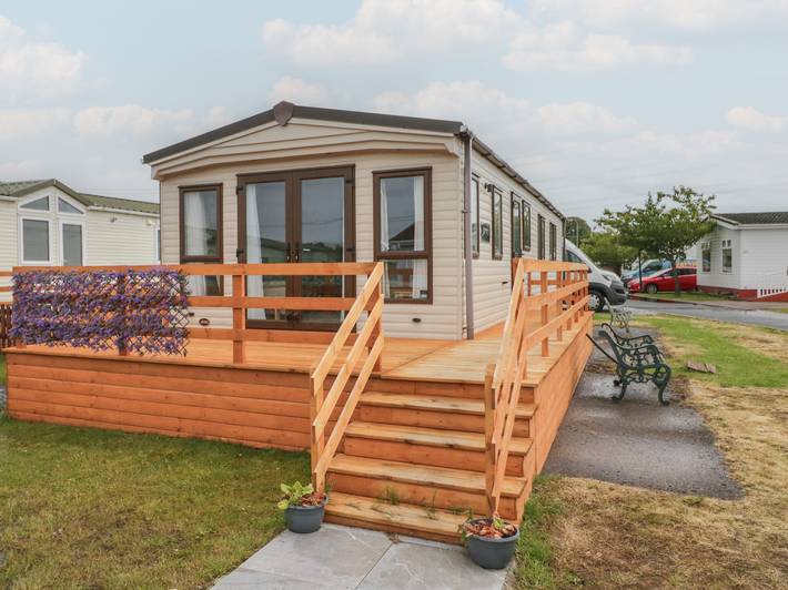 Lodge for 4 people, with garden, with pets in Falkirk