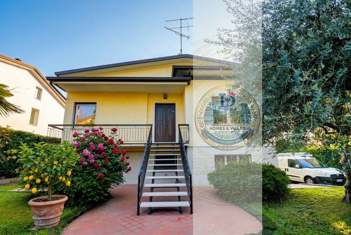Villa für 8 Personen, mit Balkon und Garten in Desenzano del Garda