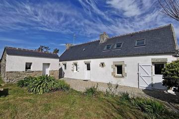 Gîte pour 4 personnes, avec jardin à Plozévet
