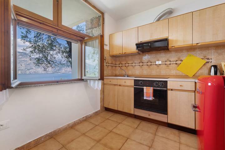 Appartamento intero, Appartamento 'Appartamento Garden' con vista lago, Wi-Fi e aria condizionata in Brenzone, Prealpi Gardesane