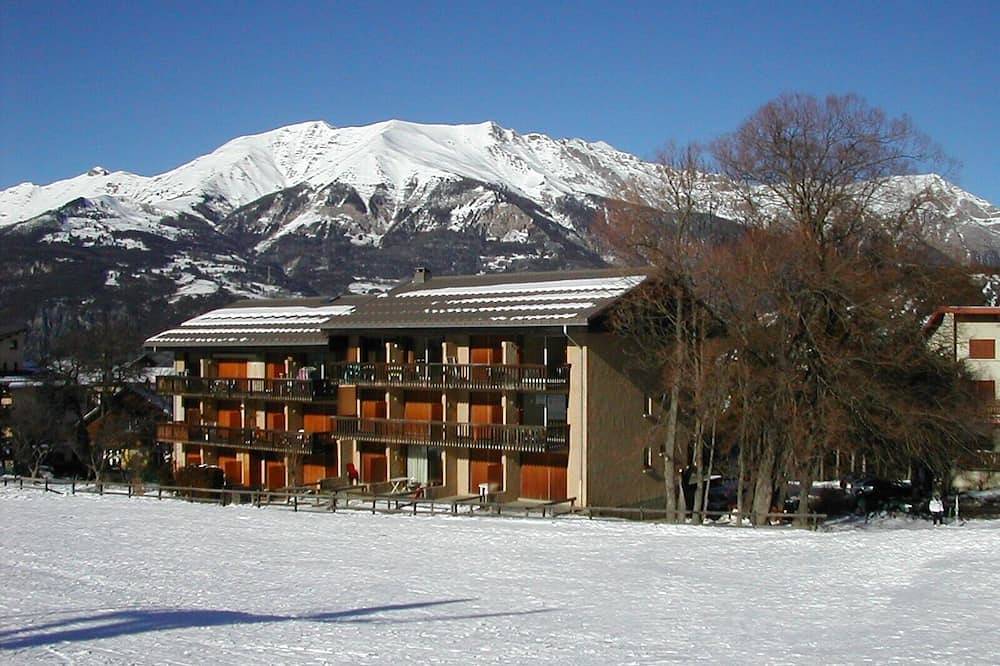 Appartement entier, T2 apartment with panoramic mountain views, Le Sauze 1400 in Le Sauze, Enchastrayes