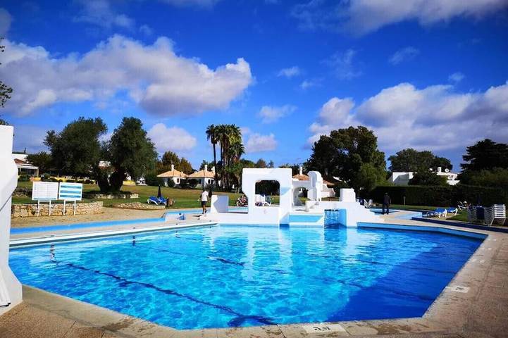 Chalet para 4 personas, con terraza además de piscina y jardín, Se admiten mascotas en Santa Luzia