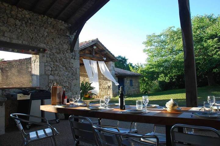 Cottage pour 12 personnes, avec jardin et jacuzzi à Sainte-Colombe-de-Villeneuve