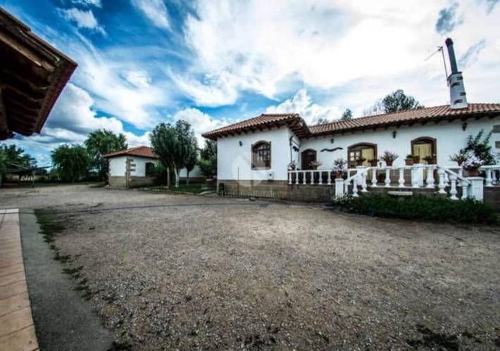 Location de vacances pour 10 personnes, avec jardin et terrasse, animaux acceptés à Ciudad Rodrigo - 2