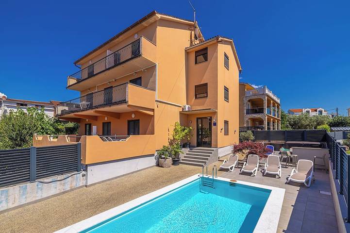 Appartement de vacances pour 2 personnes, avec Terrasse ainsi que Jardin et Piscine