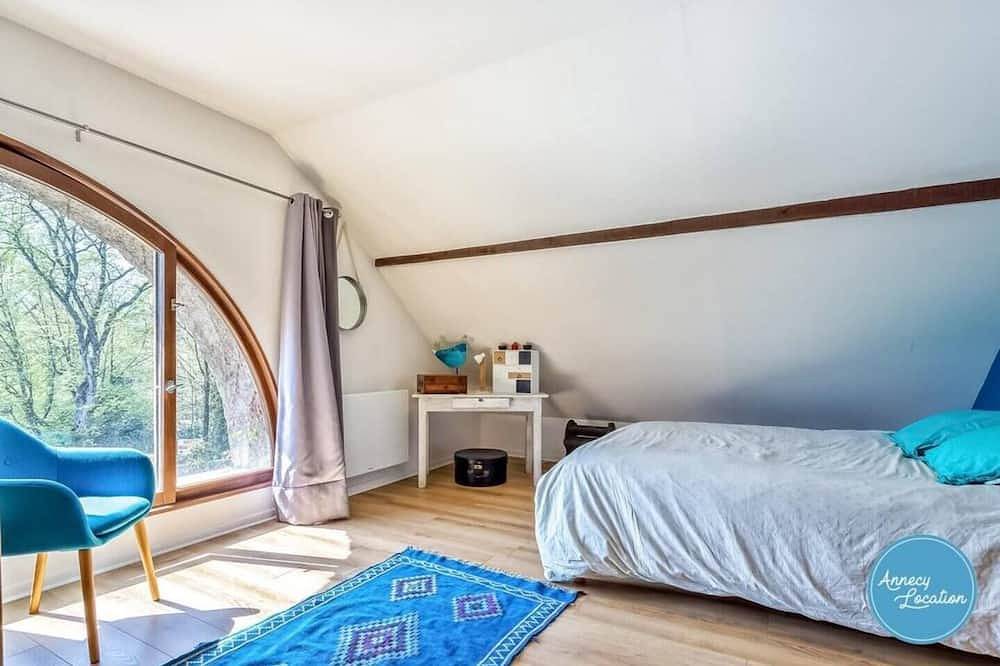 Lovely house between lake and mountains and also not far from the city of Annecy in Menthon-Saint-Bernard, Región de Annecy