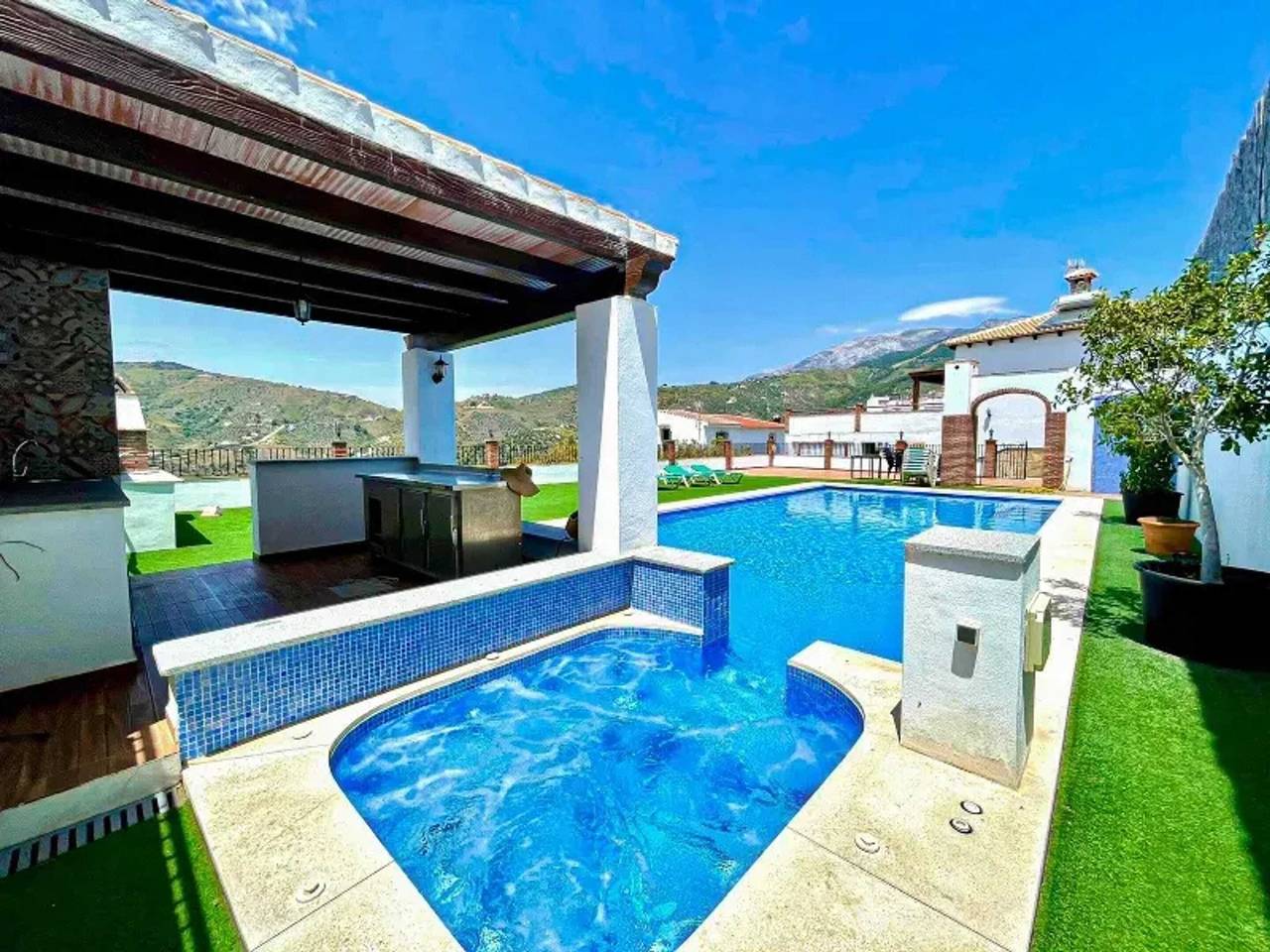 Elegant Villa with Jacuzzi in Canillas de Albaida in Canillas de Albaida, Málaga Province