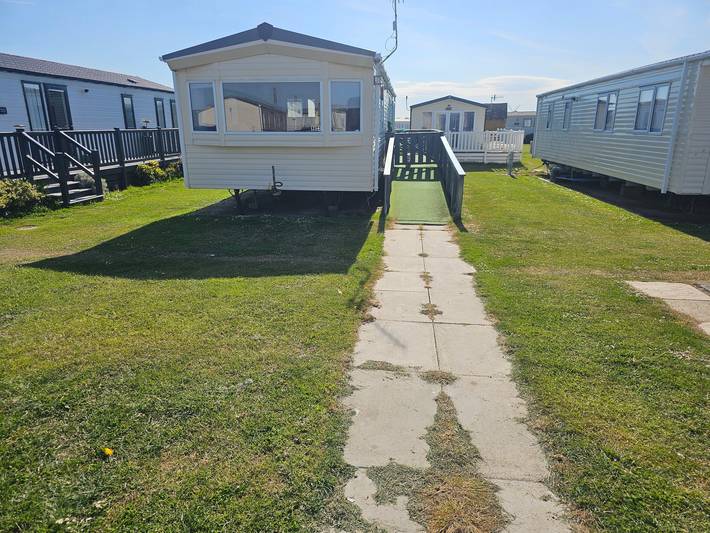 Holiday rental for 7 people, with pool and balcony, child-friendly in Selsey