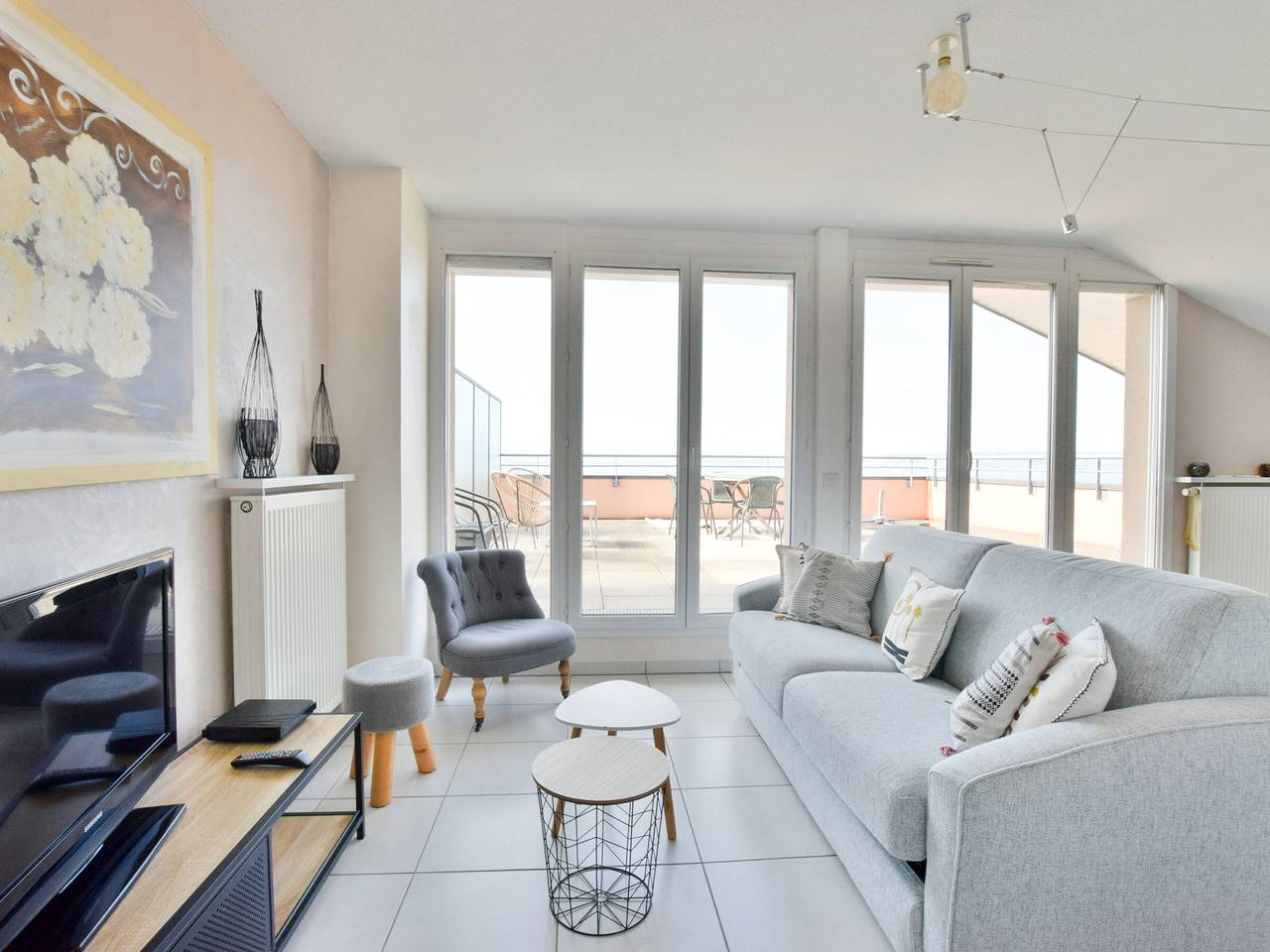 Ganze Wohnung, Geräumige Wohnung mit Terrasse, Haustiere erlaubt und Parkplatz in Évian-les-Bains, Thonon-les-Bains und Umgebung