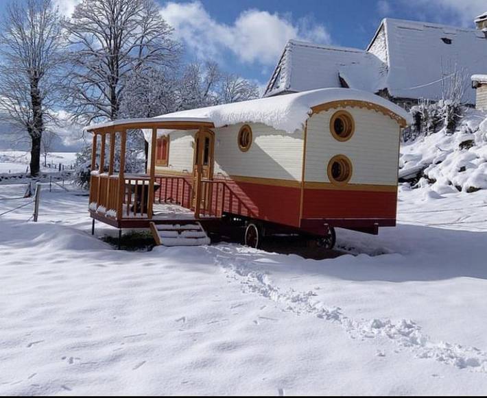 Location de vacances pour 4 personnes, avec jardin ainsi que vue et terrasse, adapté aux familles à Jou-sous-Monjou - 3
