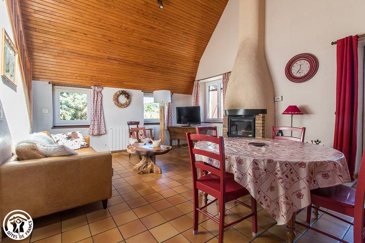 Maison de vacances pour 4 personnes, avec Terrasse ainsi que Jardin et Vue à Saint-Sauves-d'Auvergne