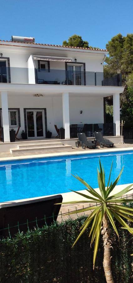 Alojamiento y desayuno para 2 personas, con Terraza y Piscina en Dénia
