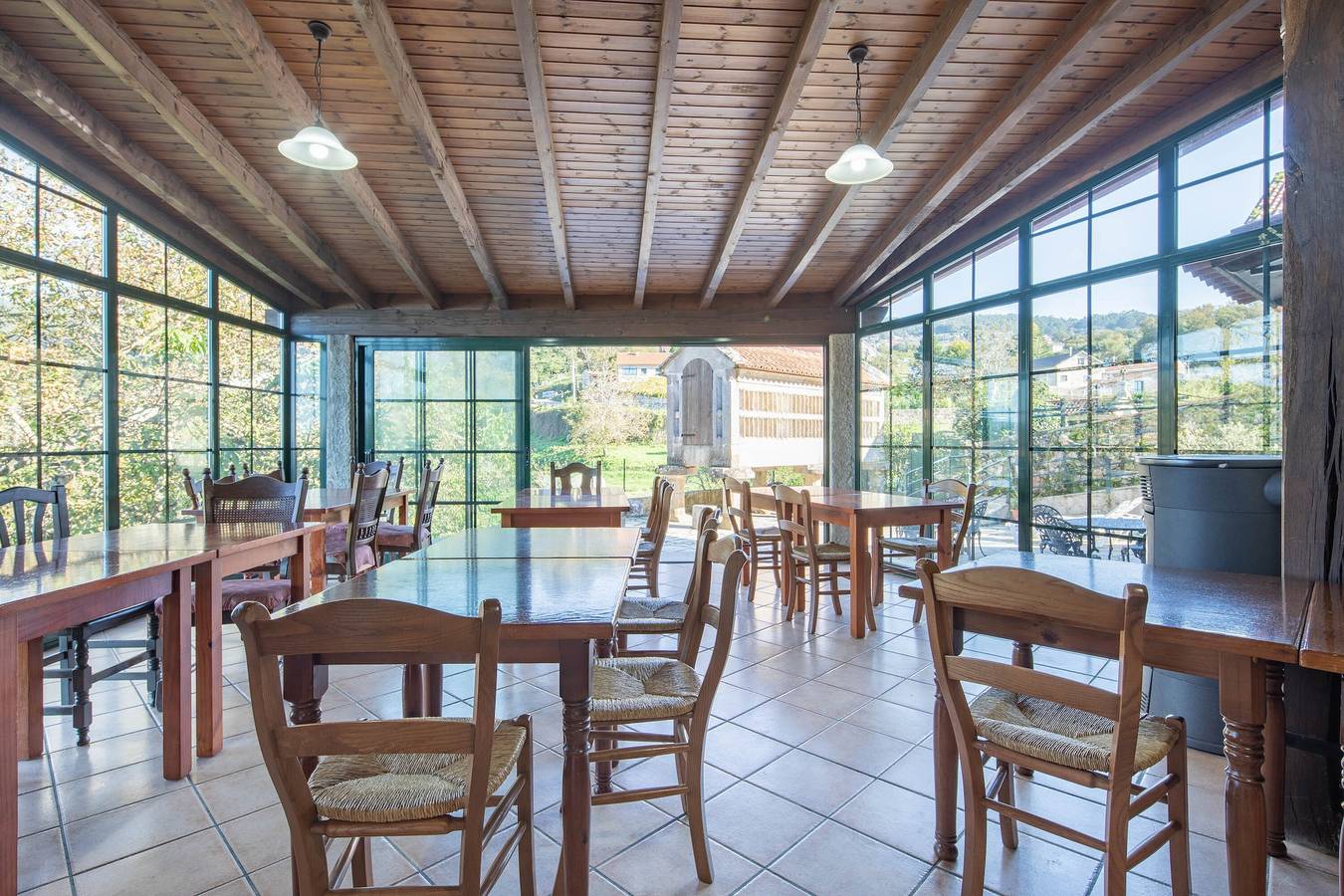 Maison de vacances 'Casa Torrevella' avec vue sur les montagnes, Wi-Fi et climatisation in Bueu, Rías Baixas