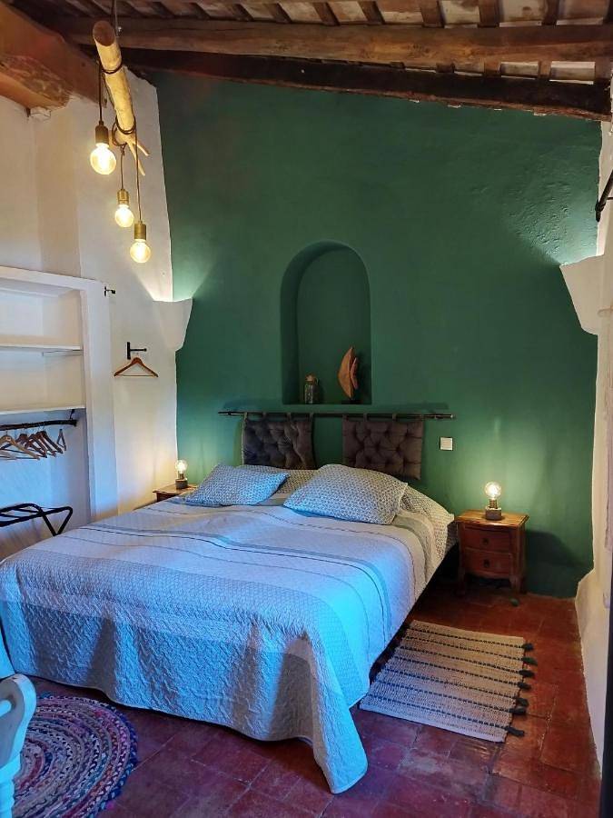 Chambre d’hôte pour 2 personnes, avec vue ainsi que piscine et jardin, animaux acceptés à Torroella de Montgrí - 3